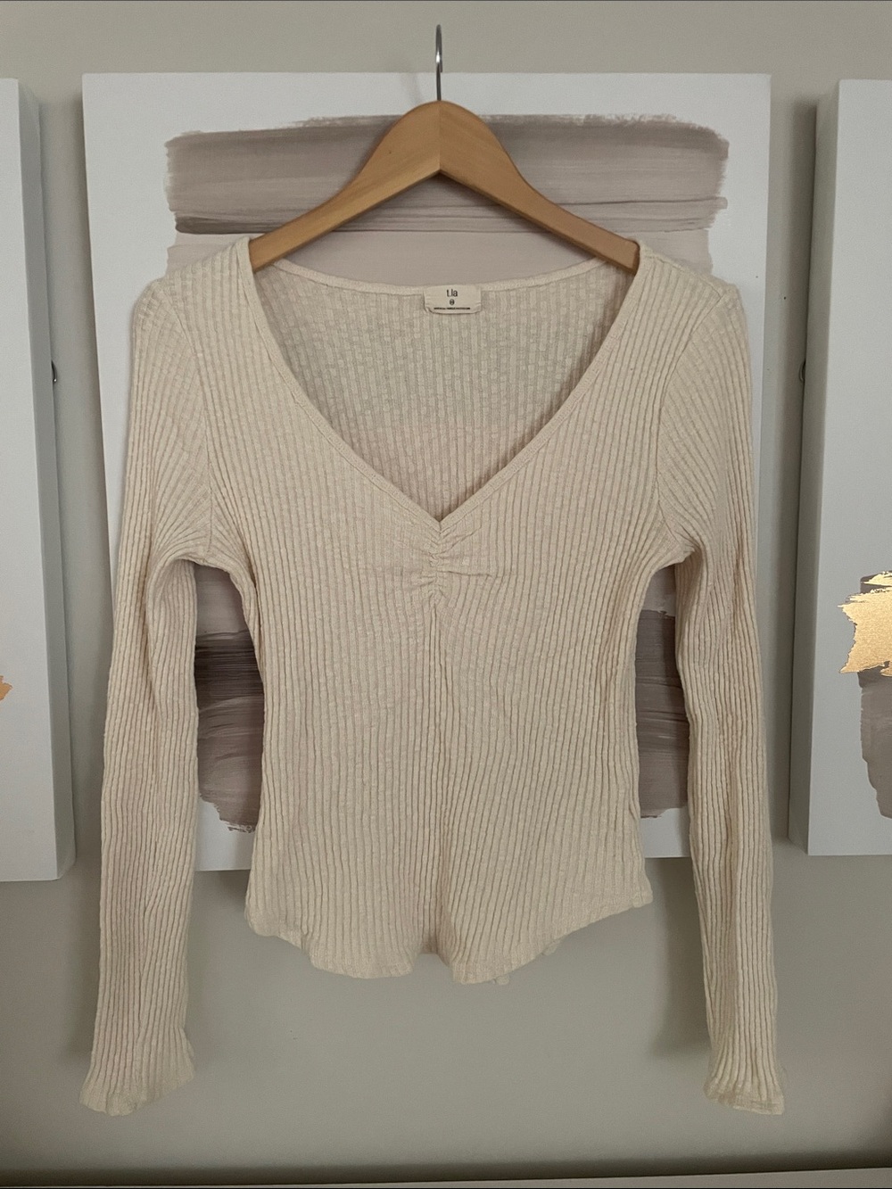 T.La Ribbed V-Neck Long Sleeve Top in Cream
